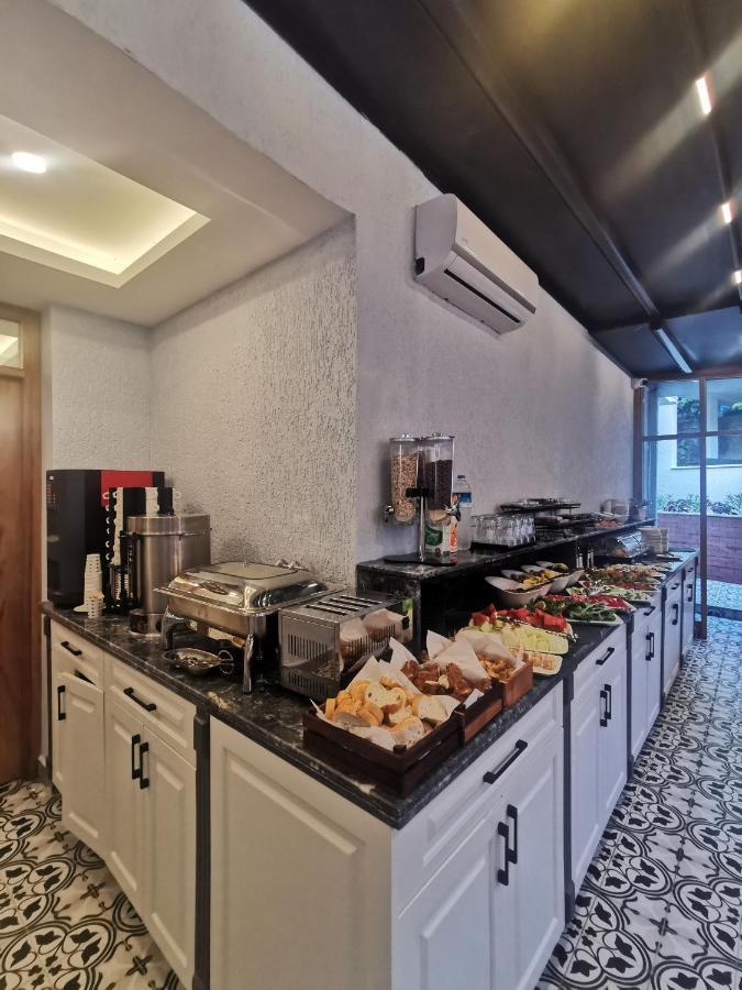 Luxx Garden Hotel Istanbul Bagian luar foto